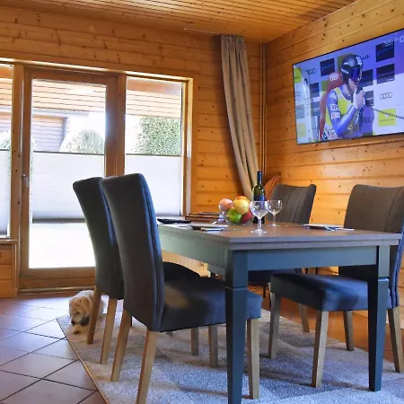 Doppelhaushaelfte In Ferienhaus *