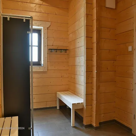 Doppelhaushaelfte In Ferienhaus *